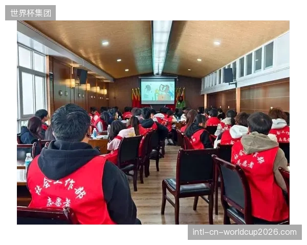 岗前培训流于形式：通用培训内容与志愿者的具体岗位需求脱节，造成巨大的时间与资源浪费